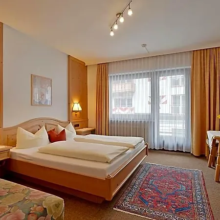 Garni Jennewein Hotel