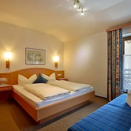Garni Jennewein Hotel