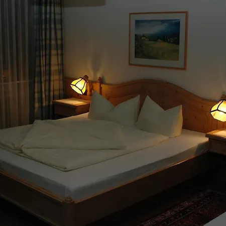 Hotel Garni Jennewein 3*