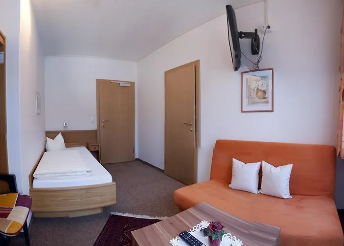 Hotel Garni Jennewein 3*