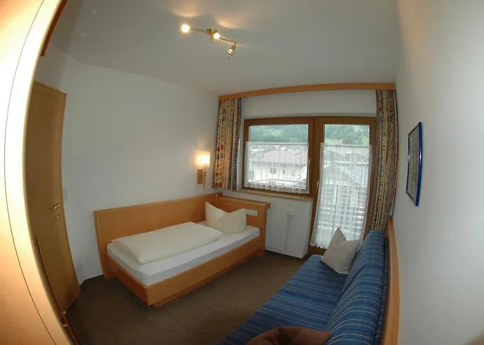 Hotel Garni Jennewein 3*