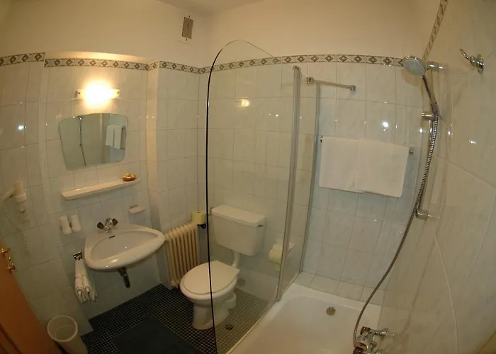 Hotel Garni Jennewein 3*