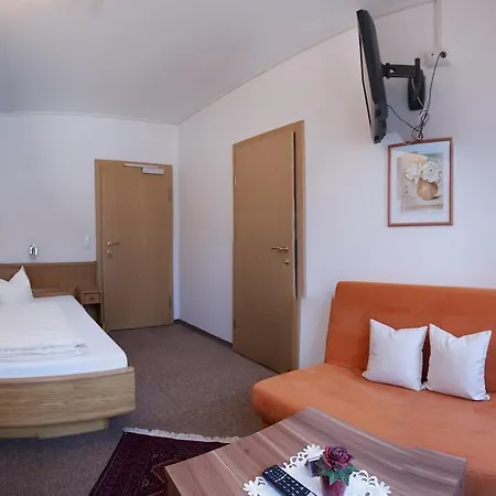 Hotel Garni Jennewein 3*