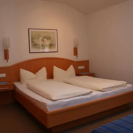 Hotel Garni Jennewein 3*